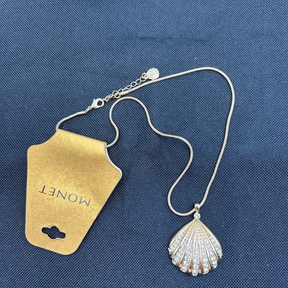 NWT Monet GOLD TONE SHELL PENDANT - Picture 3 of 7